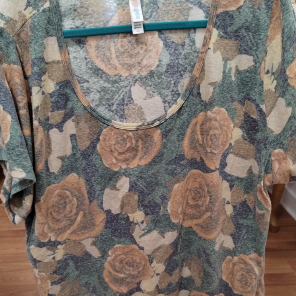 LuLaRoe classic T